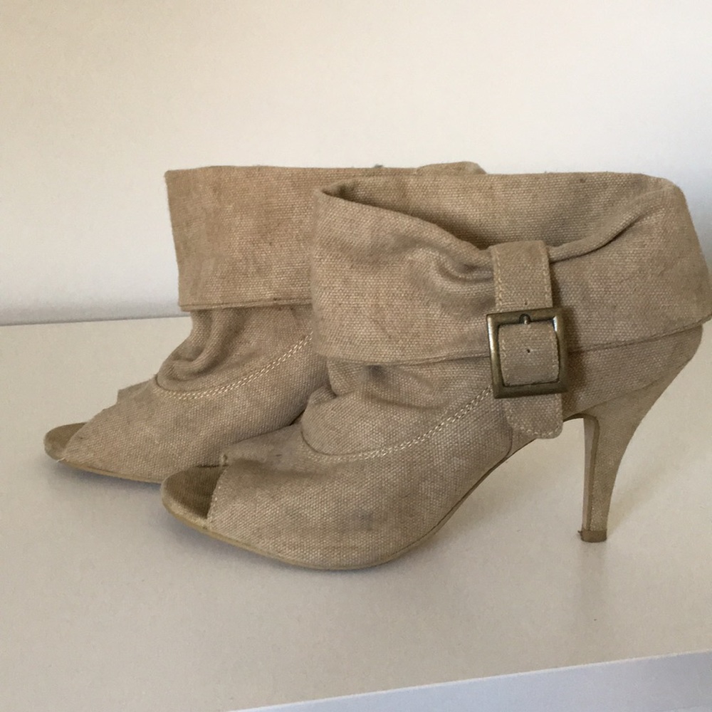 Aldo Canvas opened toe heels